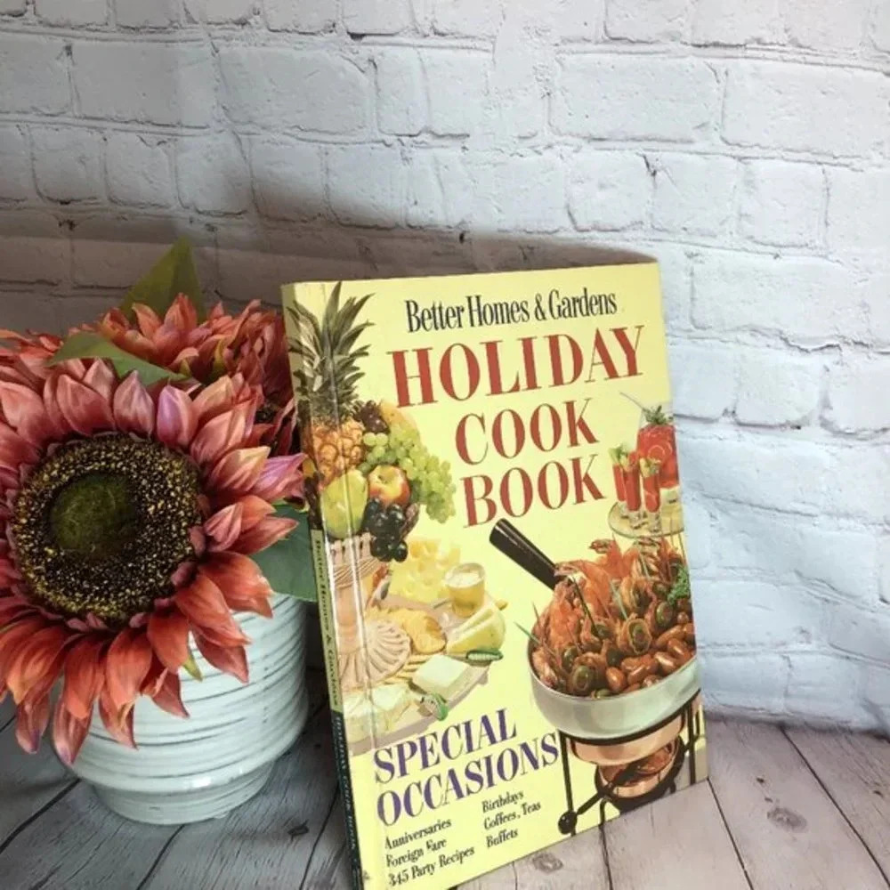 Vintage 1959 BETTER HOMES AND GARDENS HOLIDAY cookbook